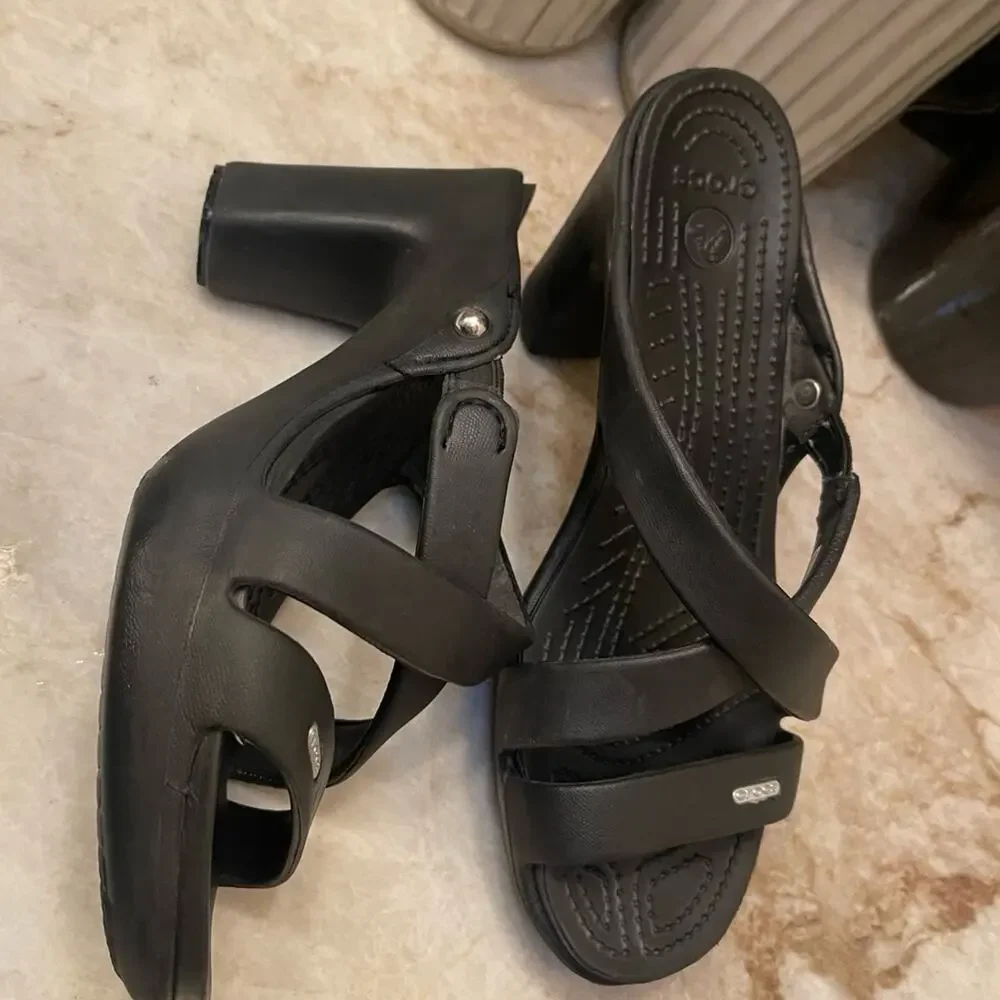 Crocs Cyprus IV women’s black slip on heels Sz 9